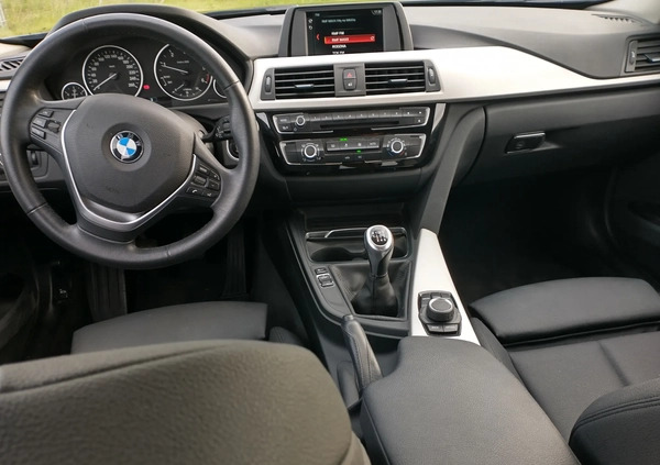BMW Seria 3 cena 59800 przebieg: 186000, rok produkcji 2017 z Kamieńsk małe 211